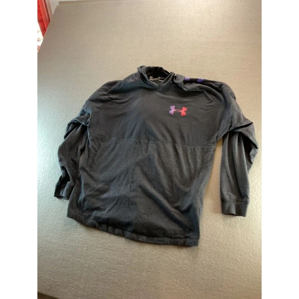 432 Under Armour tshirt with hood
